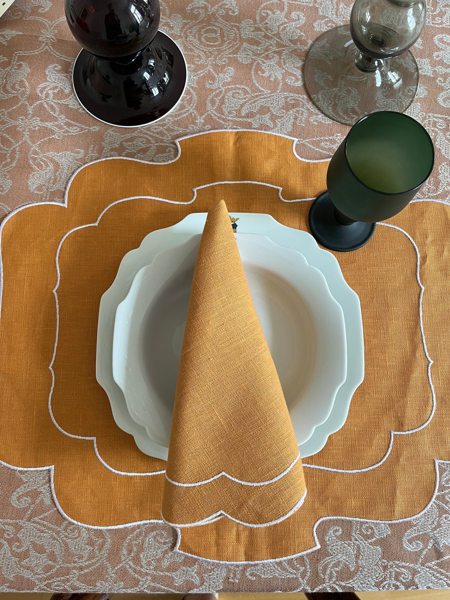 Leinen-Tischset beschichtet (Set aus 6 Stück) - Form Versailles - Farbe orange